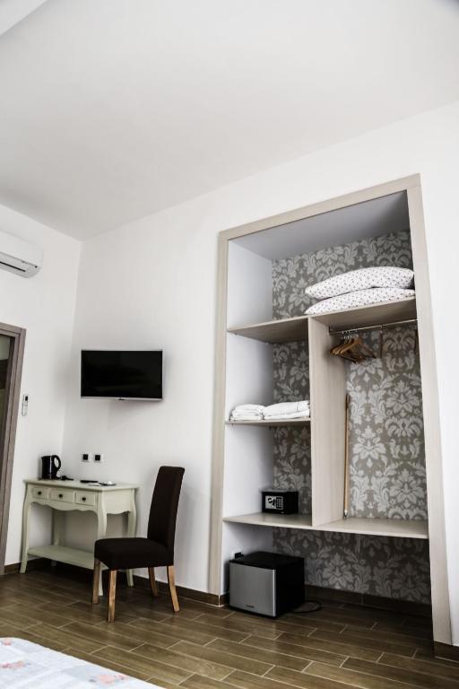 Televízia a/alebo spoločenská miestnosť v ubytovaní B&B Caracciolo 109