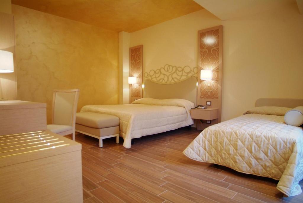 Postel nebo postele na pokoji v ubytování Hotel Duchessa Della Sila