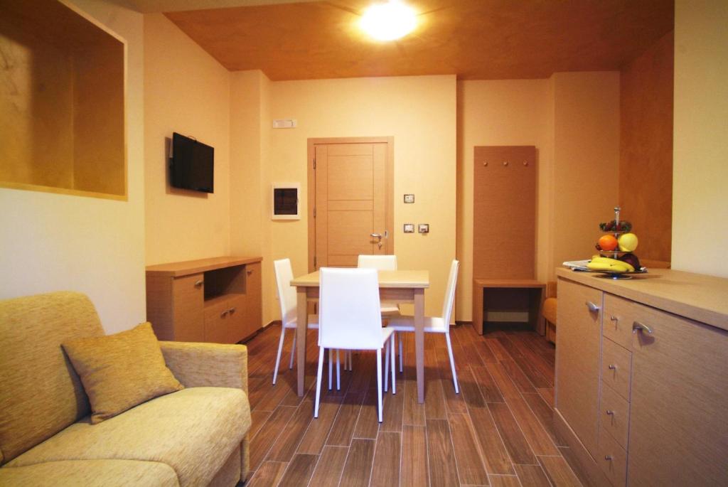 TV a/nebo společenská místnost v ubytování Hotel Duchessa Della Sila