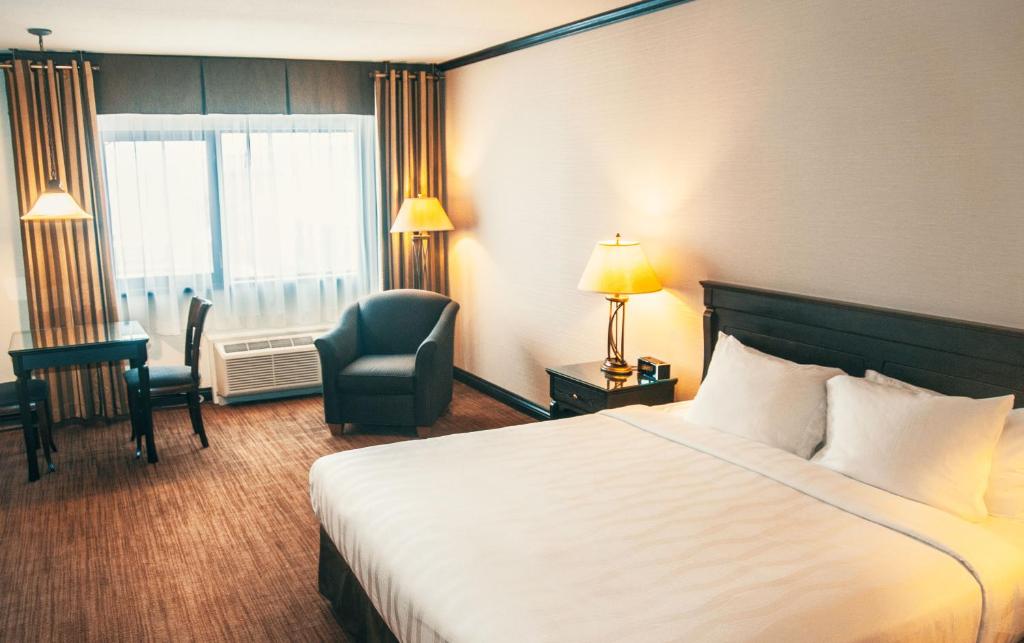 Postel nebo postele na pokoji v ubytování Hotel Le Montagnais