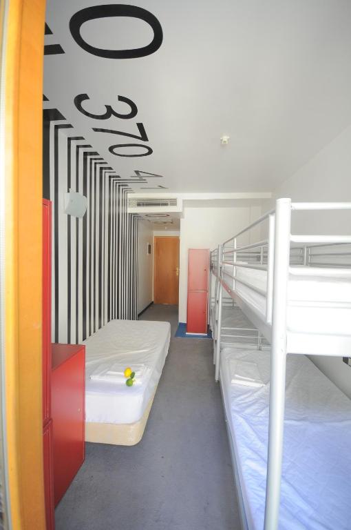 Posteľ alebo postele v izbe v ubytovaní Albergue Revolutum Hostel