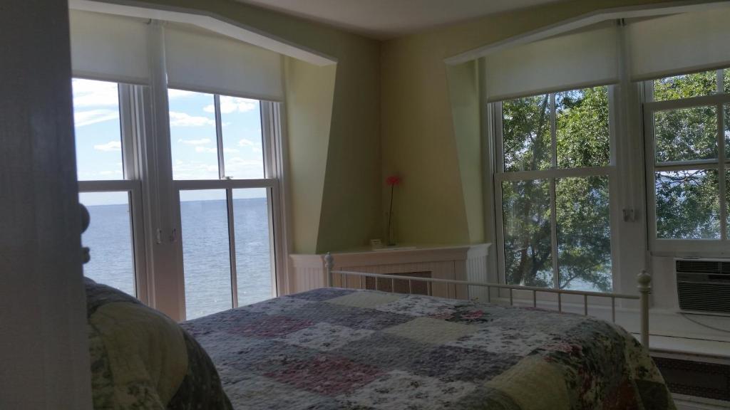 Wades Point Inn on the Bay - Deluxe Double Room With Sea View (3rd Floor)