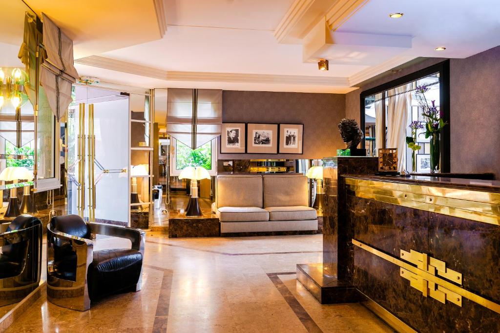 The lobby or reception area at Hôtel Mermoz