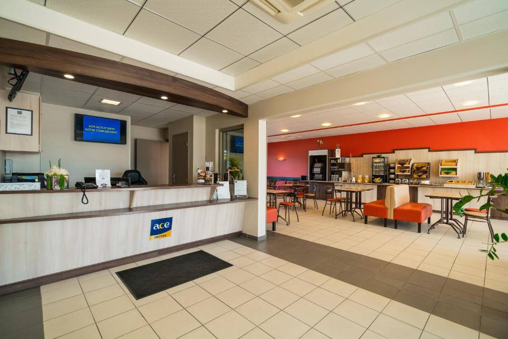 TV a/nebo společenská místnost v ubytování Ace Hotel Valence