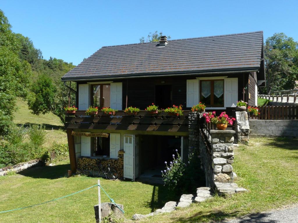 a house with a balcony with flowers on it at Chalet Roche Rousse in Gresse-en-Vercors