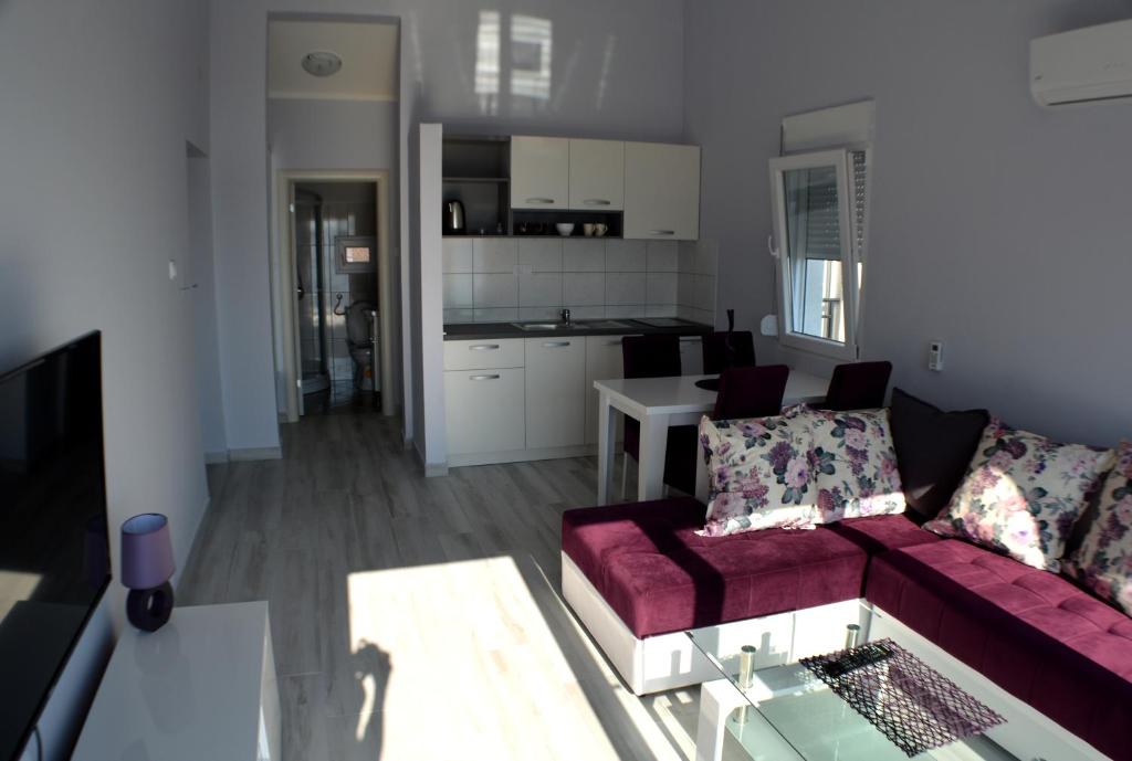 Kuchyň nebo kuchyňský kout v ubytování Apartments MM