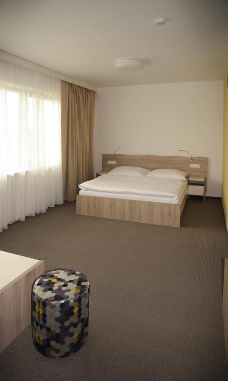 Postel nebo postele na pokoji v ubytování Hotel Devítka