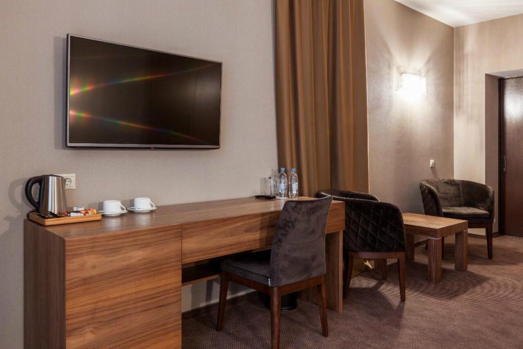 TV a/nebo společenská místnost v ubytování Crystal Hotel