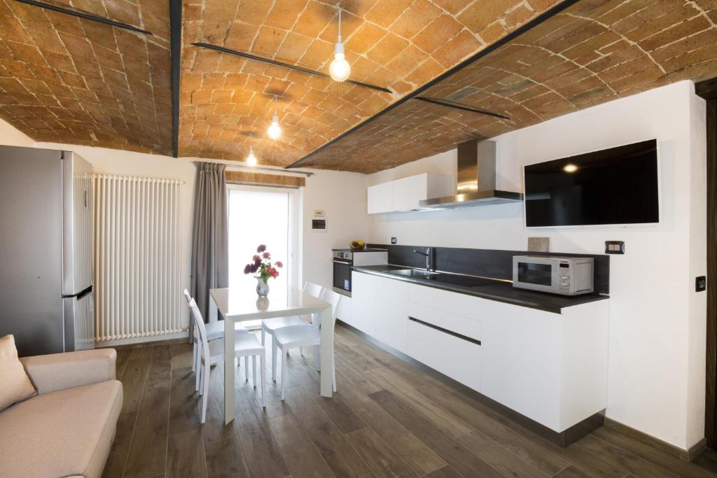 Kuchyň nebo kuchyňský kout v ubytování Villa Barbero Alba Langhe