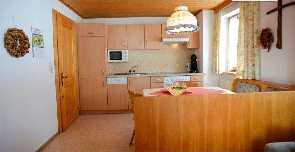 Kuchyň nebo kuchyňský kout v ubytování Gastehaus Wolf