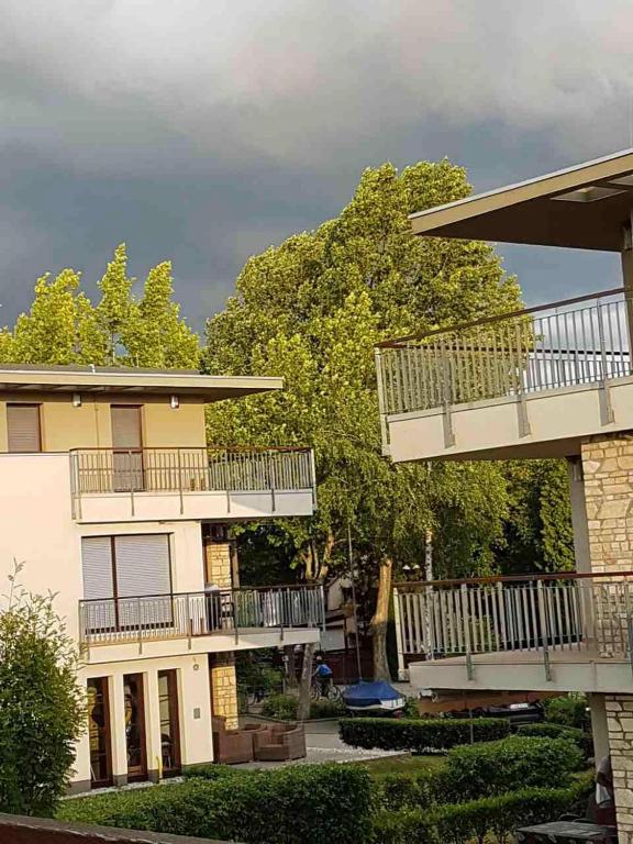 Budova, v ktorej sa apartmán nachádza