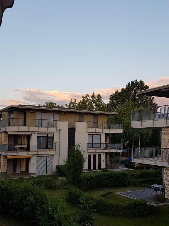 Budova, v ktorej sa apartmán nachádza