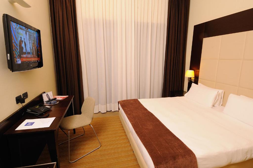 iH Hotels Milano Watt 13客房内的一张或多张床位