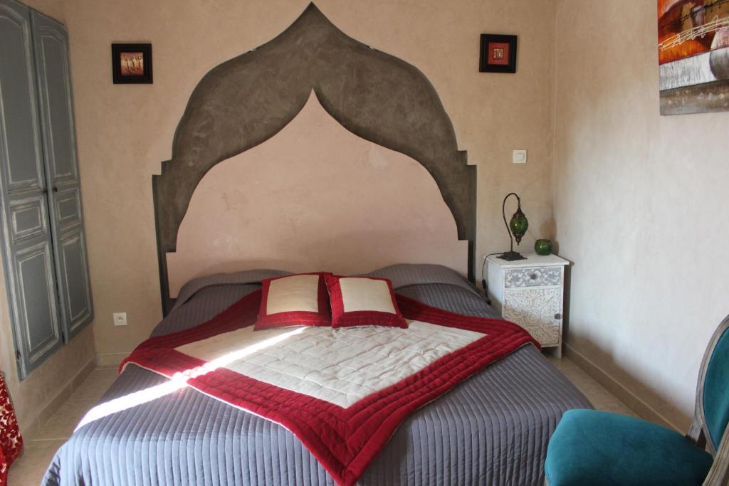 Postel nebo postele na pokoji v ubytování Gîtes maisons de vacances Domaine la Chamade Carpentras