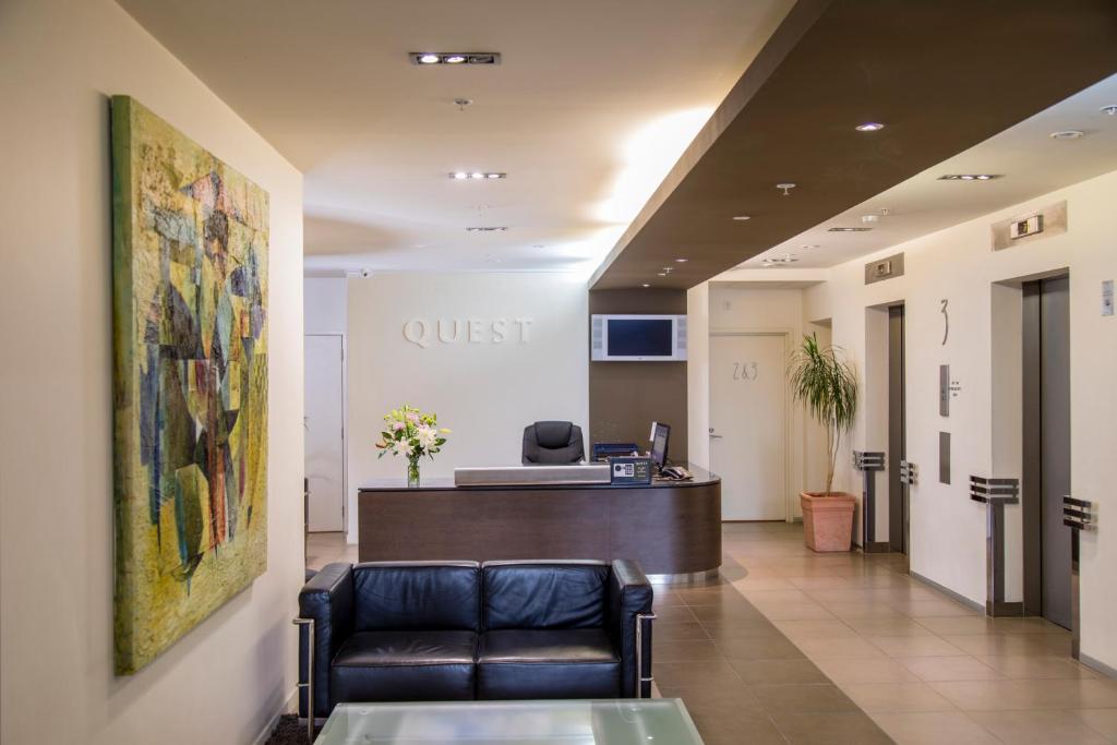 TV a/nebo společenská místnost v ubytování Quest On Lambton Serviced Apartments