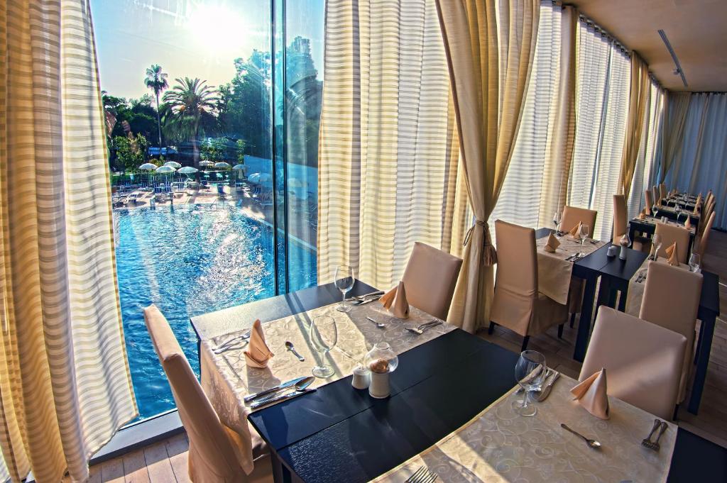 Bazén v ubytovaní Grand Hotel Park alebo v jeho blízkosti