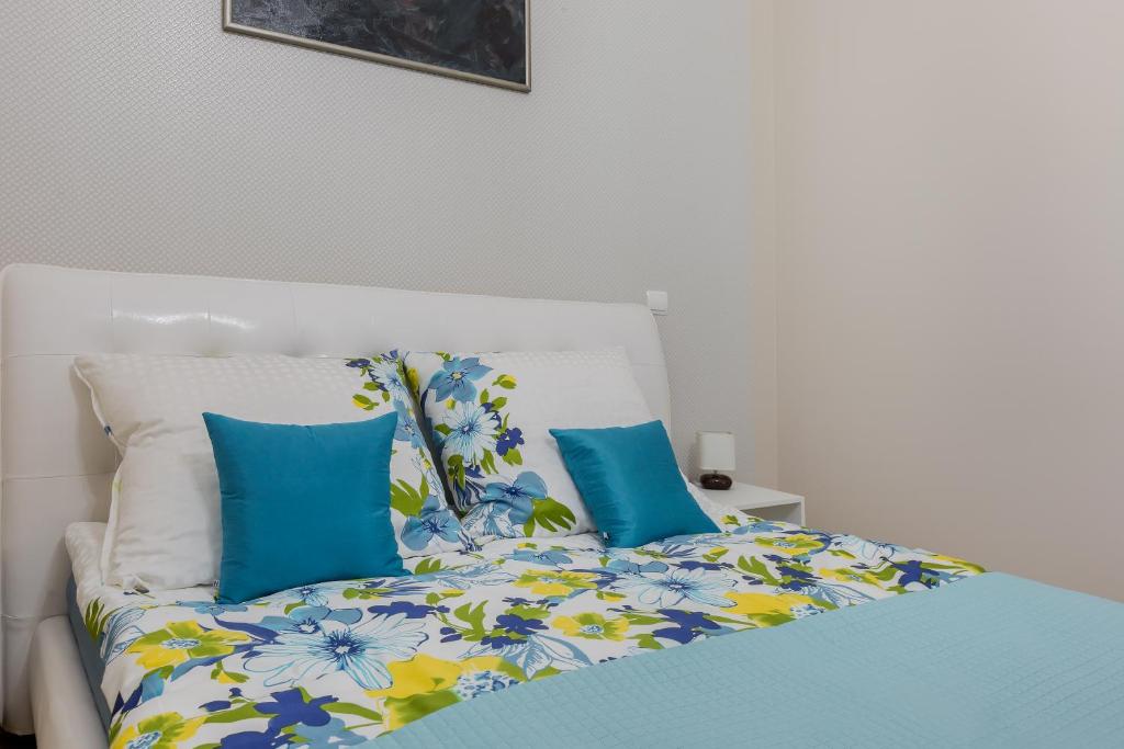 Posteľ alebo postele v izbe v ubytovaní Kings Landing Apartament