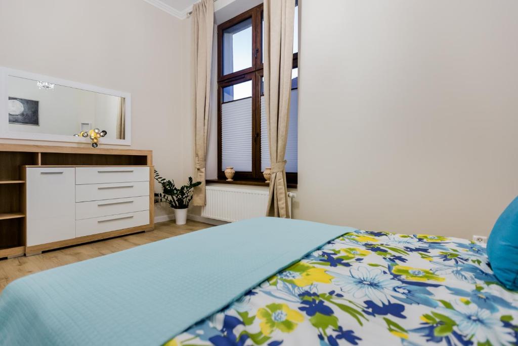 Posteľ alebo postele v izbe v ubytovaní Kings Landing Apartament