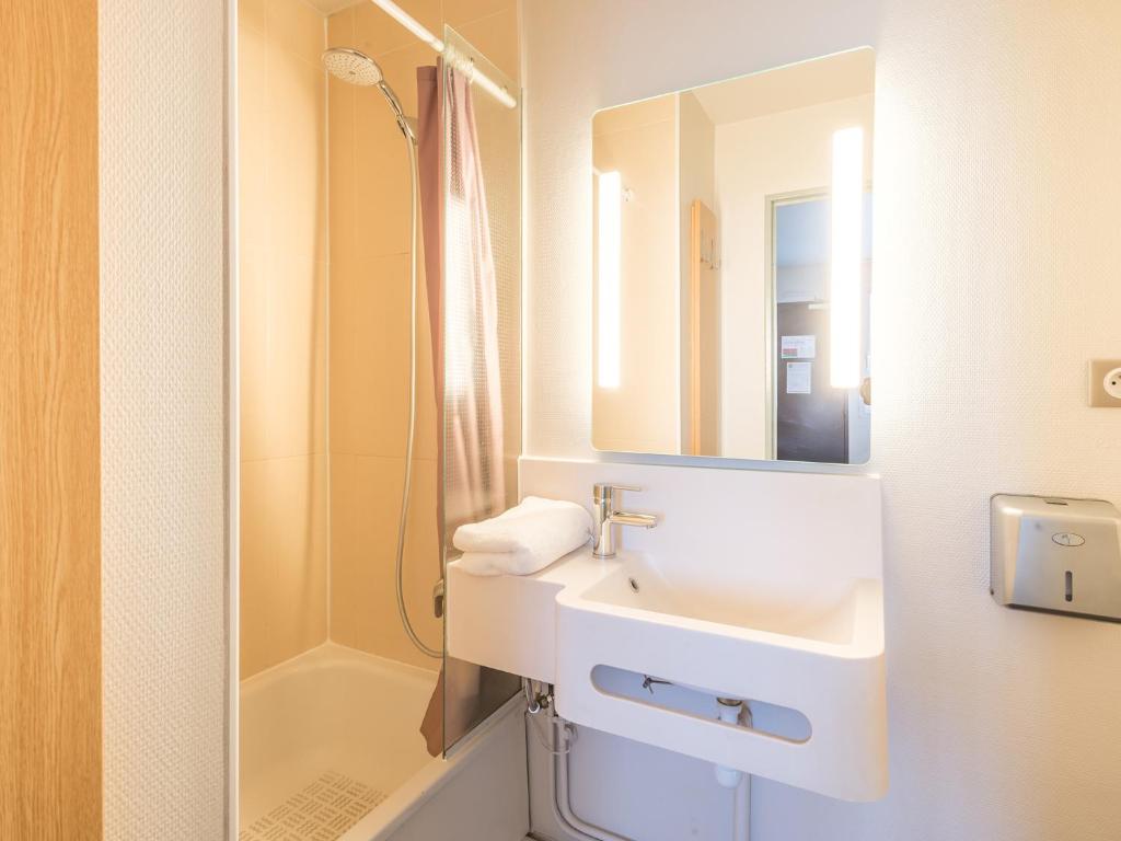 Koupelna v ubytování B&B HOTEL Strasbourg Sud Geispolsheim