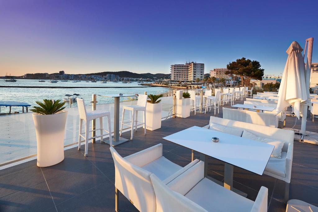 Hotel Apartamentos Marina Playa - Adults Only, San Antonio ...