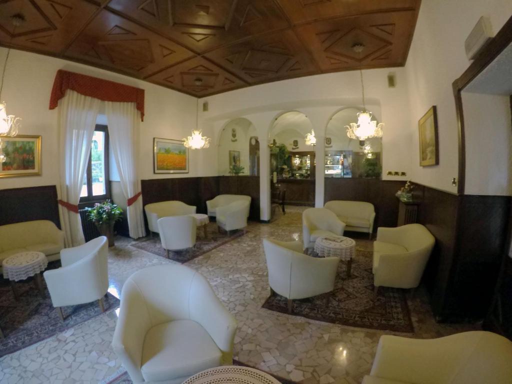 Posezení v ubytování Hotel Ristorante Combolo
