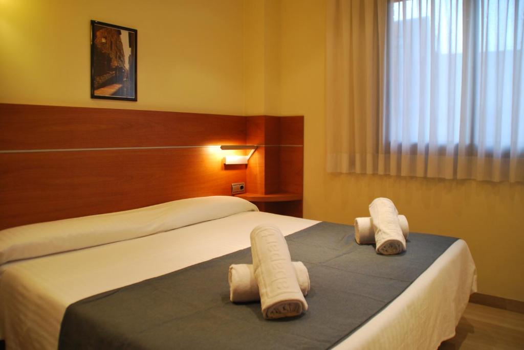 En eller flere senge i et værelse på Apartaments Aragó565
