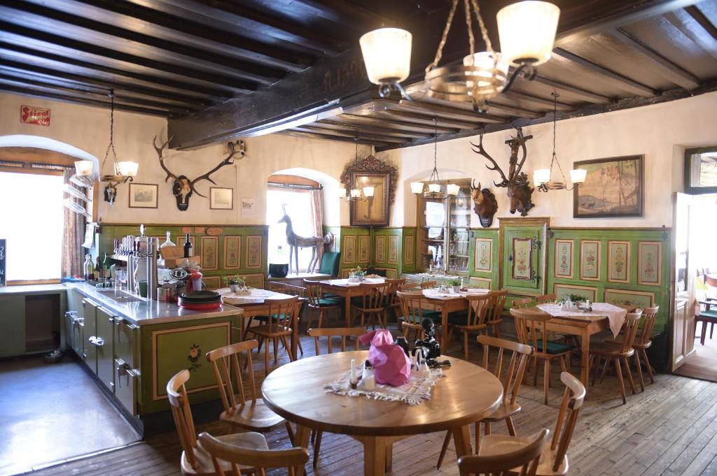 Restaurace v ubytování Hotel Post Karlon