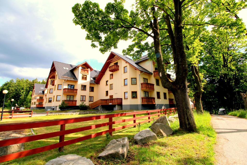 Budova, v ktorej sa apartmán nachádza