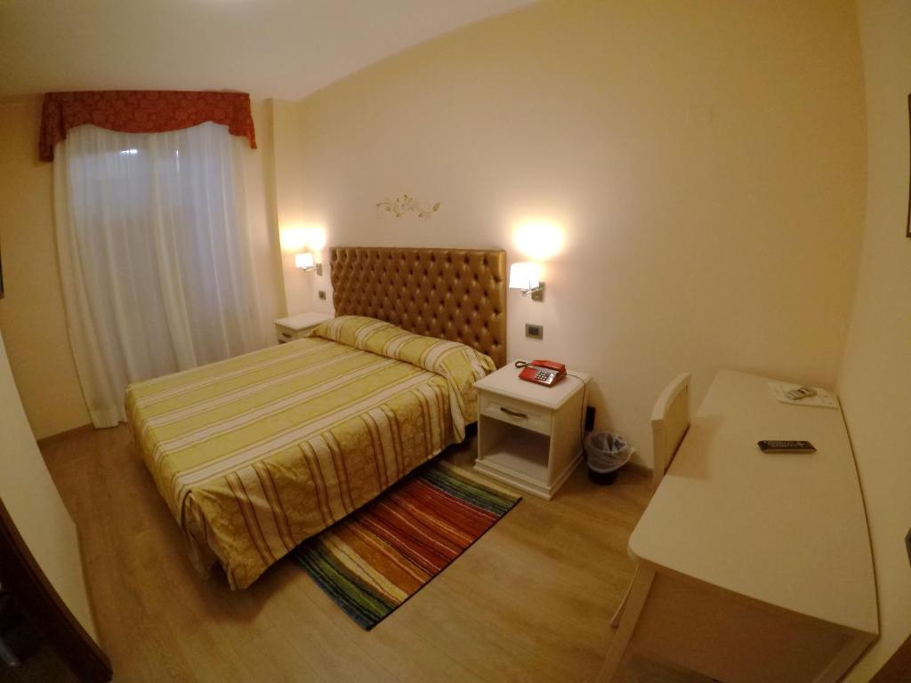 Postel nebo postele na pokoji v ubytování Hotel Ristorante Combolo