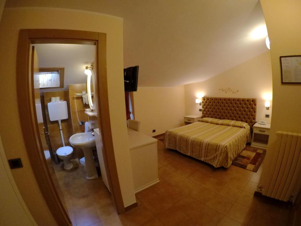Koupelna v ubytování Hotel Ristorante Combolo