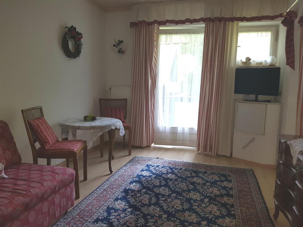 TV a/nebo společenská místnost v ubytování Gästehaus Meran