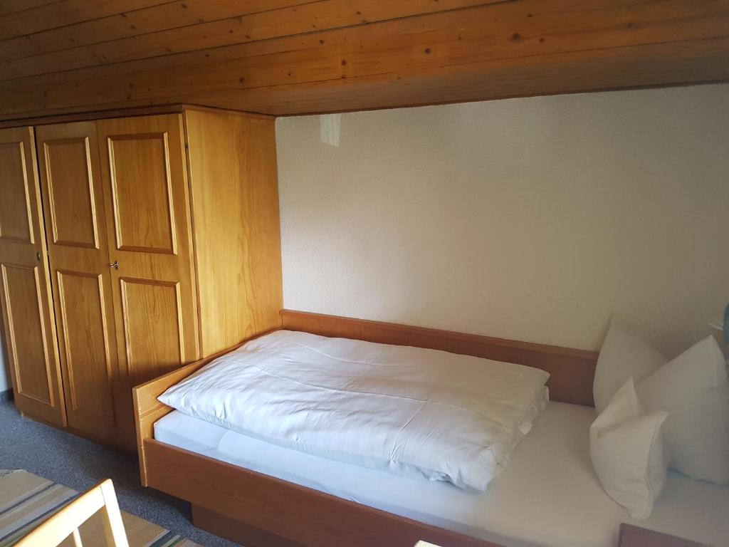 Postel nebo postele na pokoji v ubytování Gästehaus Meran