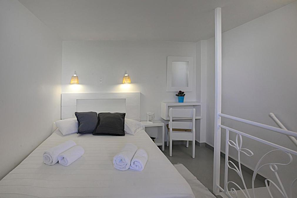 Uma cama ou camas num quarto em Glaros Studios