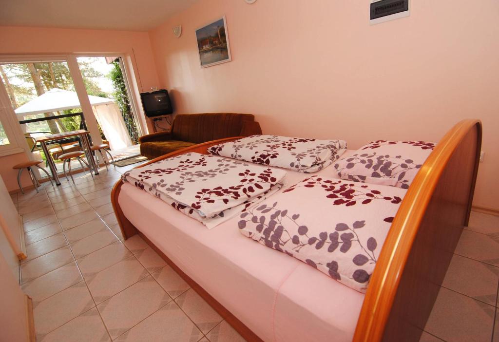 a bedroom with two beds and a living room at Guesthouse "Nakvynė pas žveją" Vetrungiu Street 298-2 in Nida
