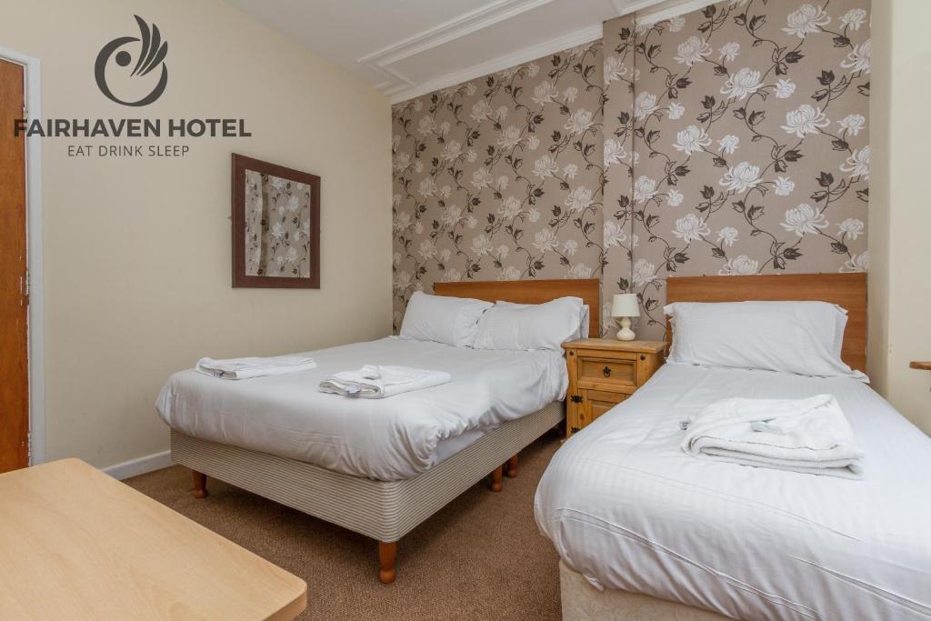Postel nebo postele na pokoji v ubytování Fairhaven Hotel