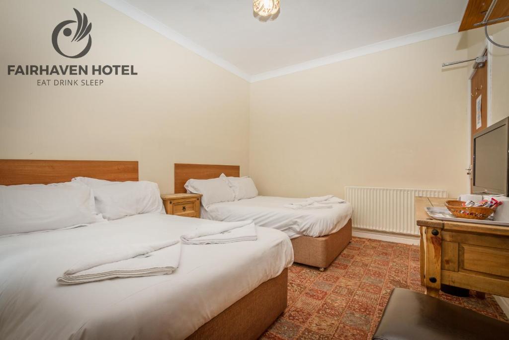 Postel nebo postele na pokoji v ubytování Fairhaven Hotel