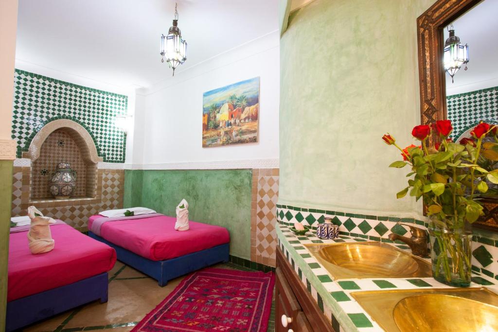Postel nebo postele na pokoji v ubytování Riad Zanzibar