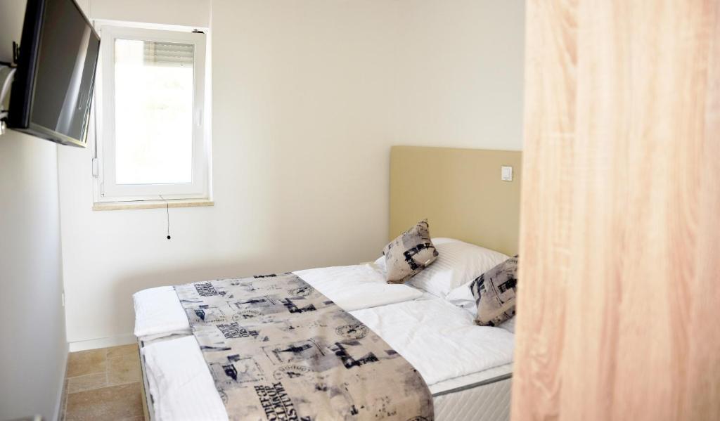 Кровать или кровати в номере Villa M - Your business & holiday apartment in Sibenik