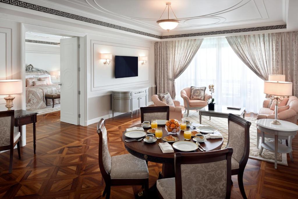 Palazzo Versace Dubai - 大套房溪（Nye Gala）晚餐景色