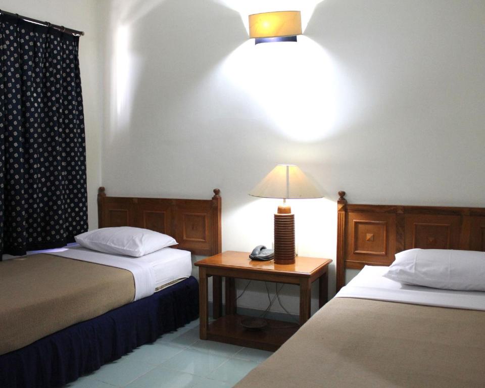 Postel nebo postele na pokoji v ubytování Hotel Winotosastro Garden
