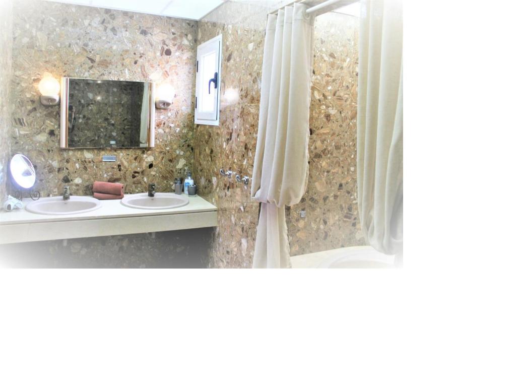 A bathroom at Bungalow Mariano 140