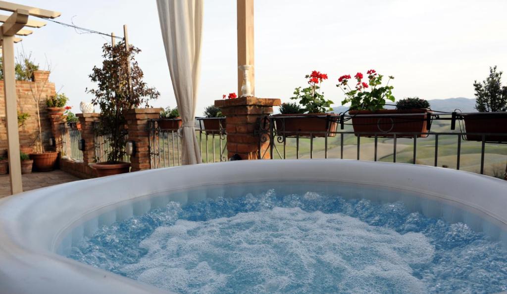 Zdjęcie z galerii obiektu Dimora Suite La Terrazza w mieście Terricciola