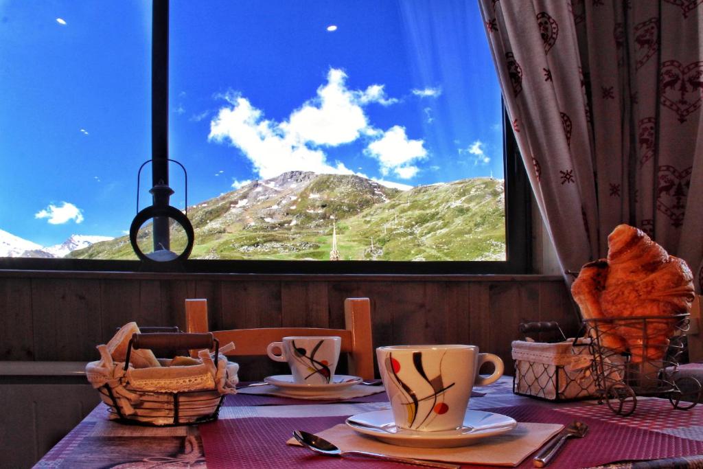 Nespecifikovaný výhled na hory nebo výhled na hory při pohledu z hotelu