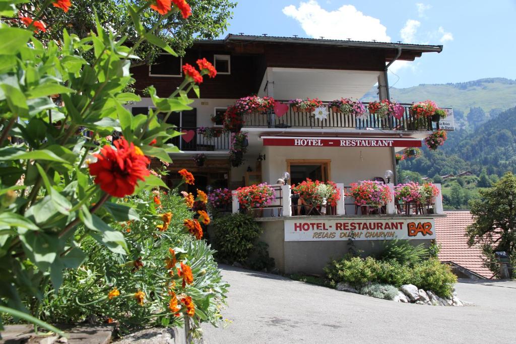 Nespecifikovaný výhled na hory nebo výhled na hory při pohledu z hotelu