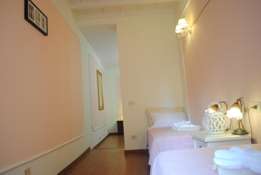 Llit o llits en una habitació de Dreaming Navona Rooms