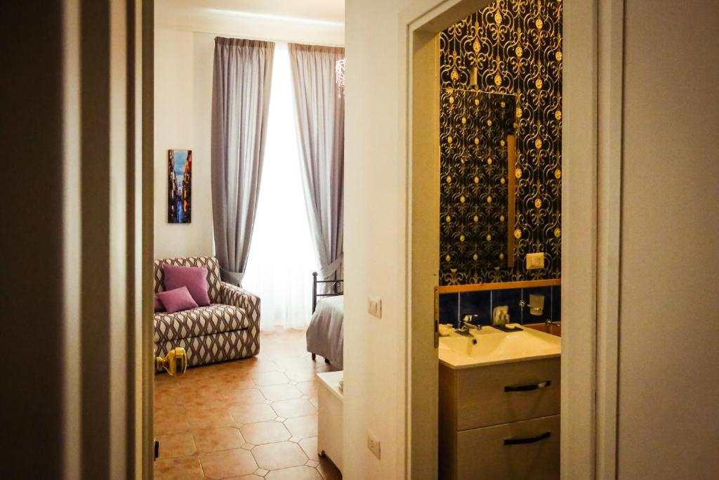 Postel nebo postele na pokoji v ubytování NapoliMia Boutique Hotel
