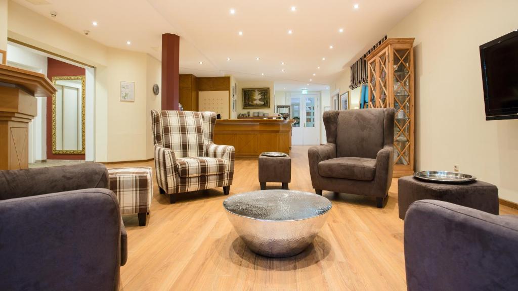 TV a/nebo společenská místnost v ubytování Hotel Waldhalle