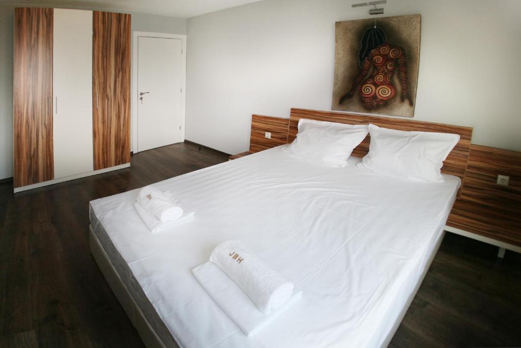 Postel nebo postele na pokoji v ubytování JBH Hotel
