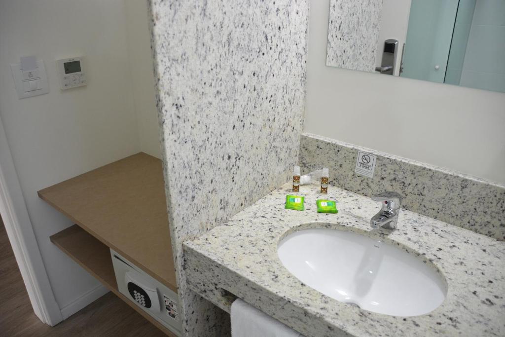  Hotel Buganville Express