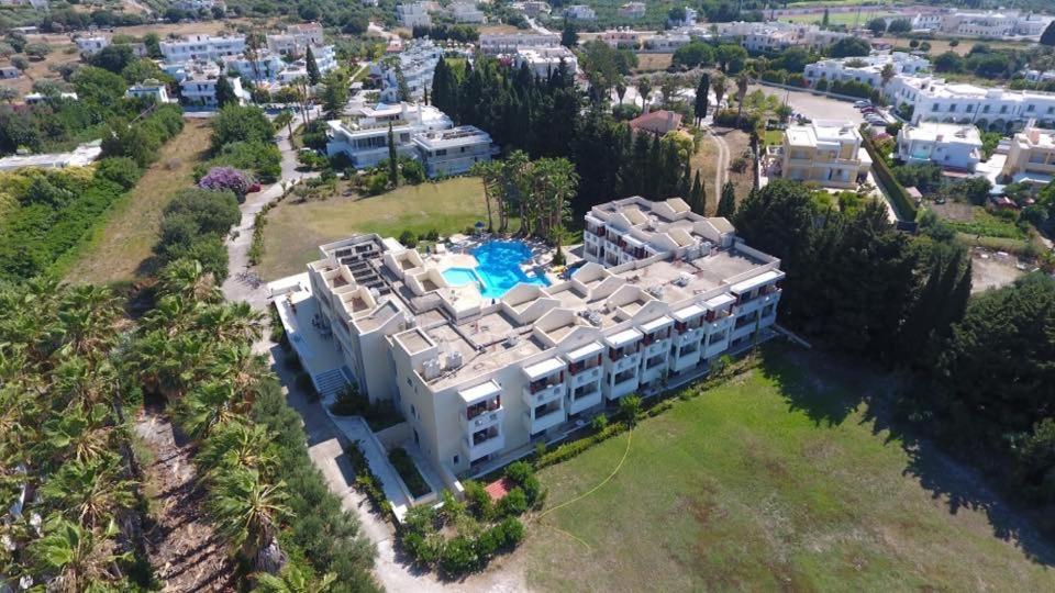 Bazén v ubytování Olgas Paradise Apartments nebo v jeho okolí
